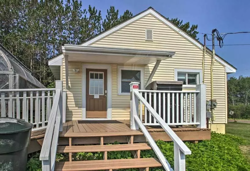 Cozy Getaway: 5 Miles To Duluth & Lake Superior!