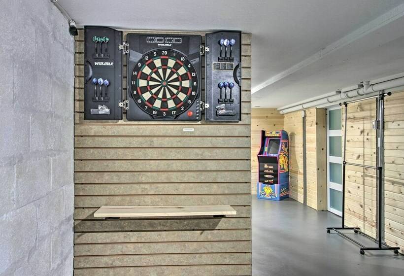 Cozy Getaway: 5 Miles To Duluth & Lake Superior!