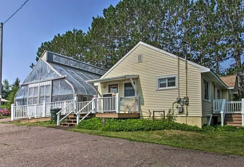 Cozy Getaway: 5 Miles To Duluth & Lake Superior!