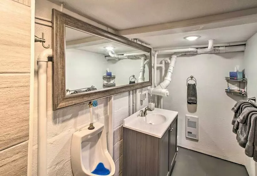 Cozy Getaway: 5 Miles To Duluth & Lake Superior!