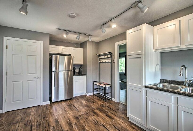 Cozy Getaway: 5 Miles To Duluth & Lake Superior!