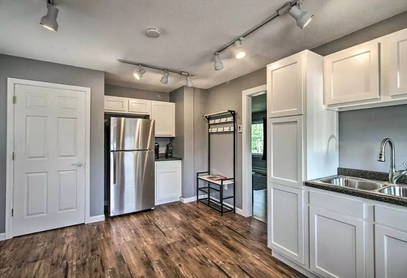 Cozy Getaway: 5 Miles To Duluth & Lake Superior!