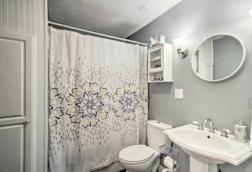 Cozy Getaway: 5 Miles To Duluth & Lake Superior!