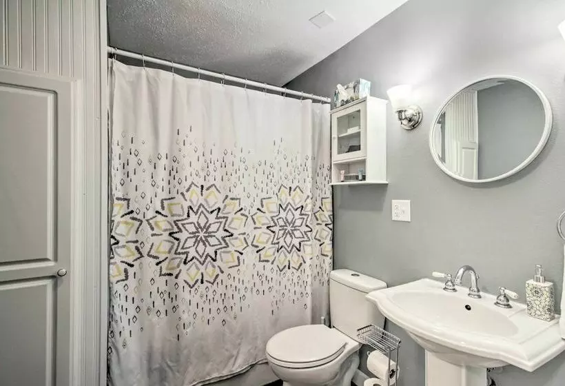 Cozy Getaway: 5 Miles To Duluth & Lake Superior!