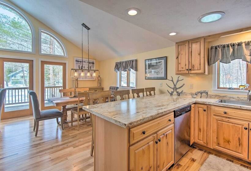 Cozy White Mtn Hideaway ~ 4 Mi To Hiking & Skiing!