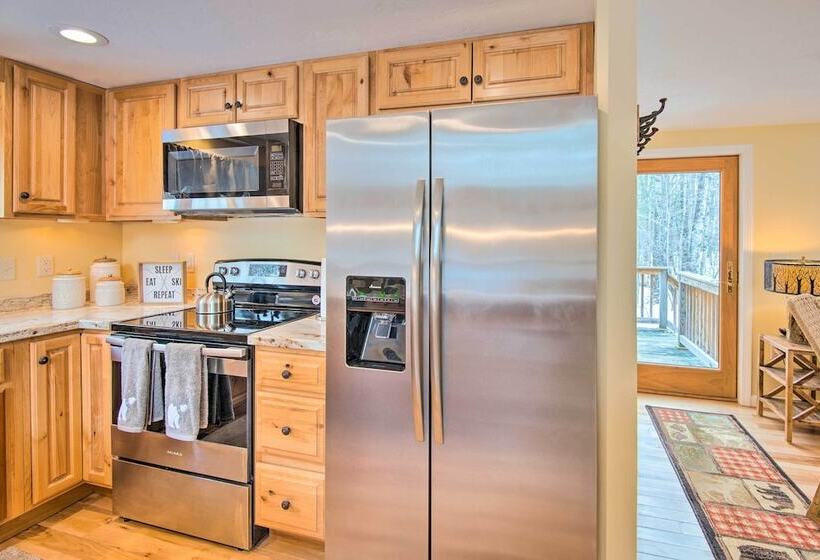 Cozy White Mtn Hideaway ~ 4 Mi To Hiking & Skiing!