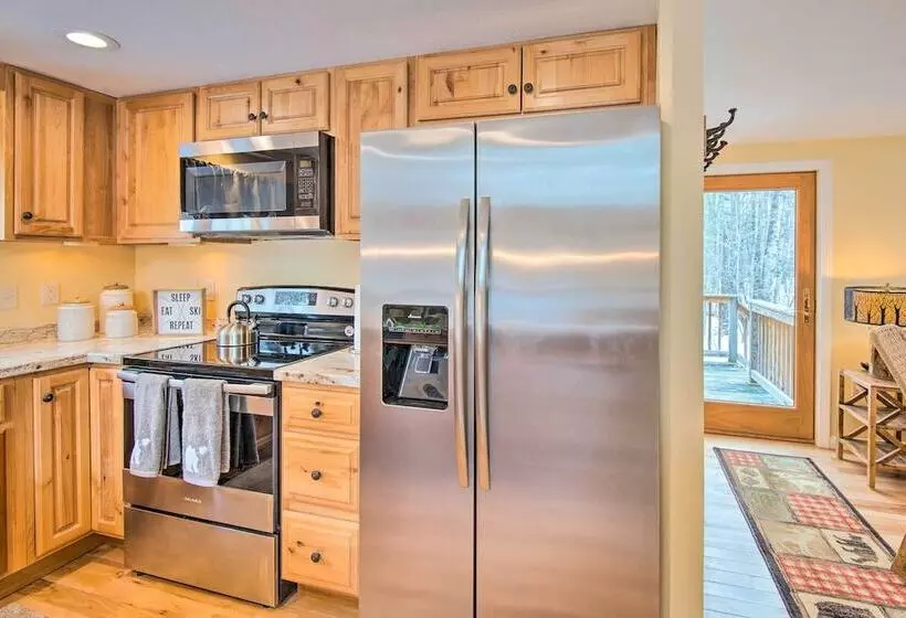 Cozy White Mtn Hideaway ~ 4 Mi To Hiking & Skiing!