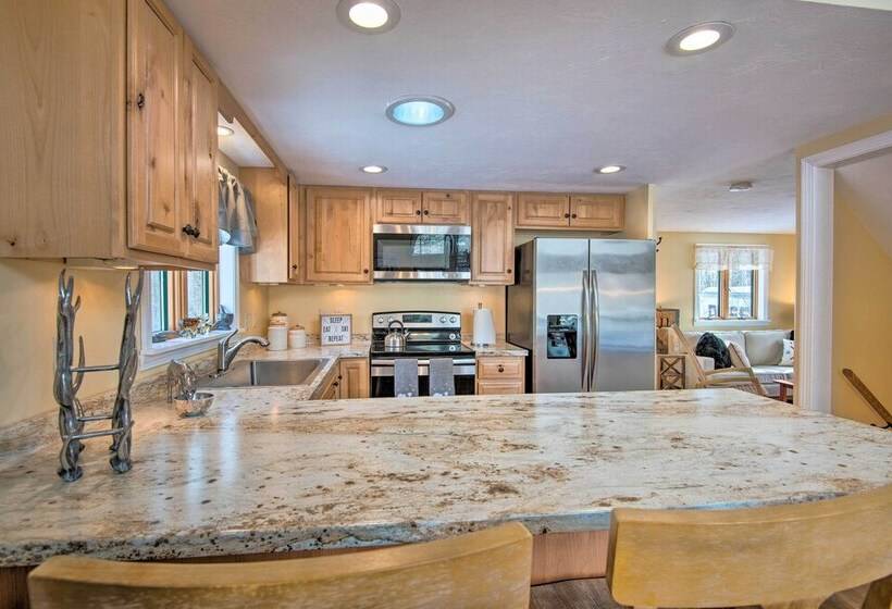 Cozy White Mtn Hideaway ~ 4 Mi To Hiking & Skiing!