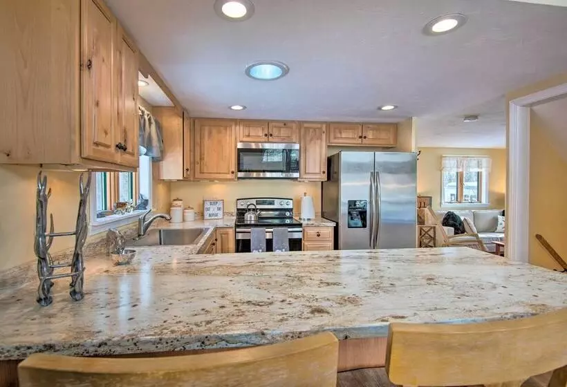 Cozy White Mtn Hideaway ~ 4 Mi To Hiking & Skiing!