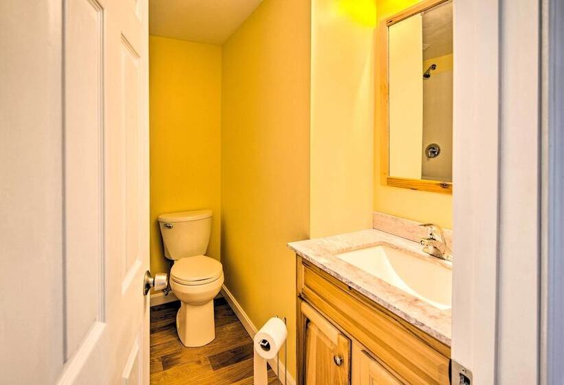 Cozy White Mtn Hideaway ~ 4 Mi To Hiking & Skiing!