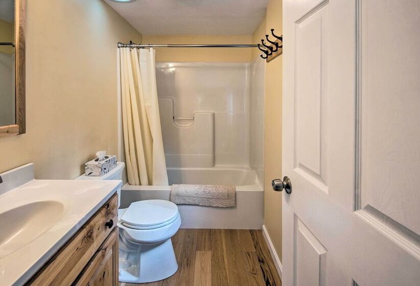 Cozy White Mtn Hideaway ~ 4 Mi To Hiking & Skiing!