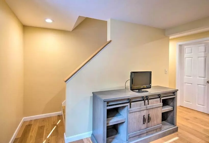 Cozy White Mtn Hideaway ~ 4 Mi To Hiking & Skiing!