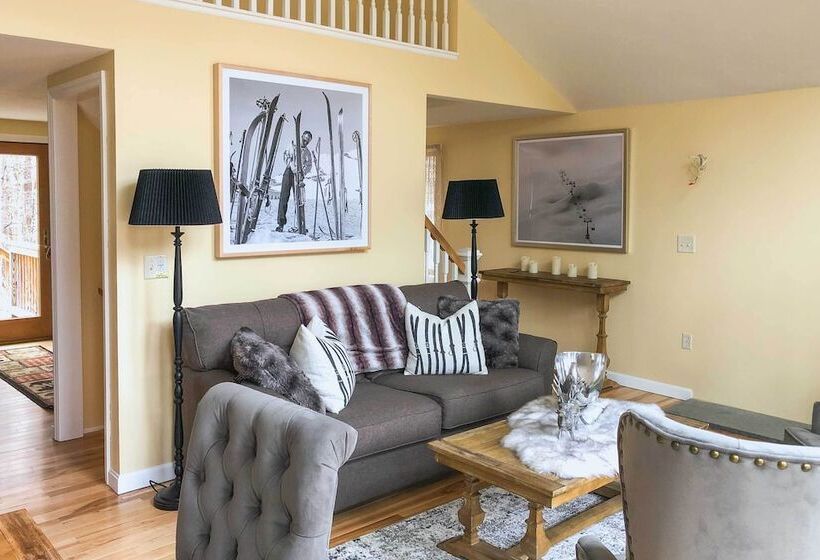 Cozy White Mtn Hideaway ~ 4 Mi To Hiking & Skiing!