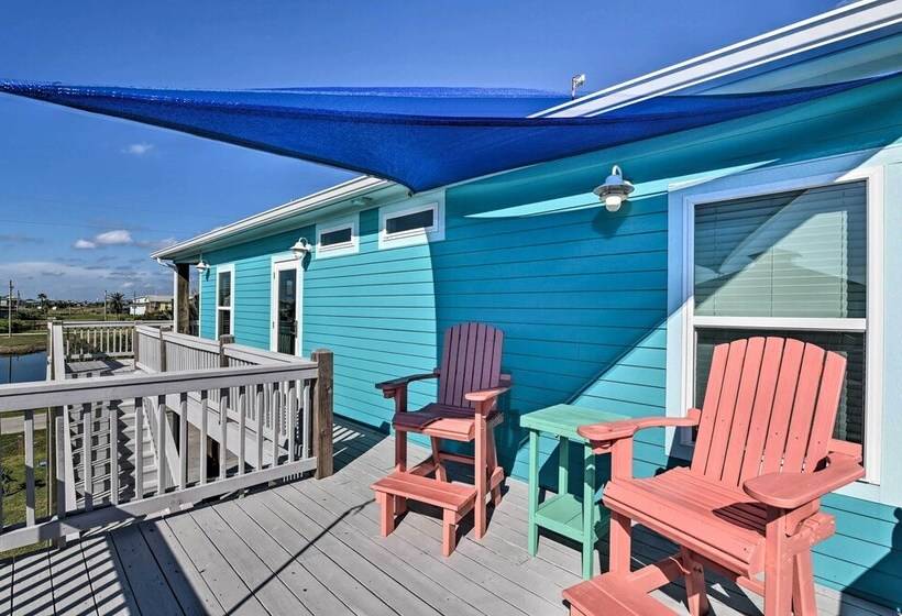 Walk To Shore: Crystal Beach Home W/ Deck + Grill!