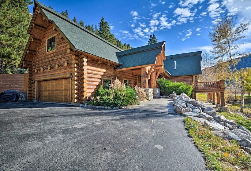 Custom Bitterroot Valley Cabin W/ Hot Tub & Views!