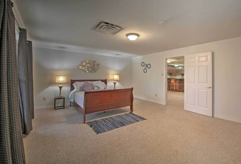 Expansive Hot Springs Retreat W/ Pool Near Casino!