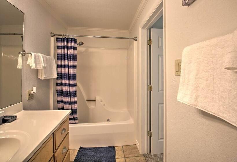 Expansive Hot Springs Retreat W/ Pool Near Casino!