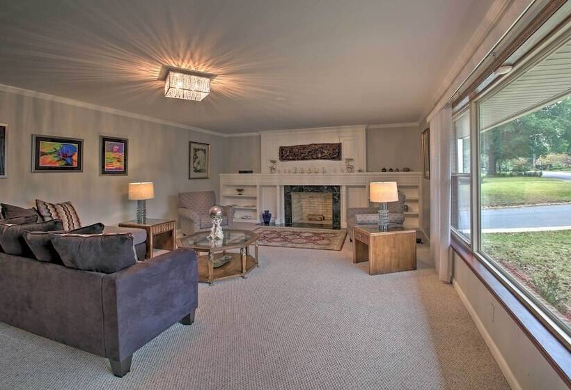 Expansive Hot Springs Retreat W/ Pool Near Casino!