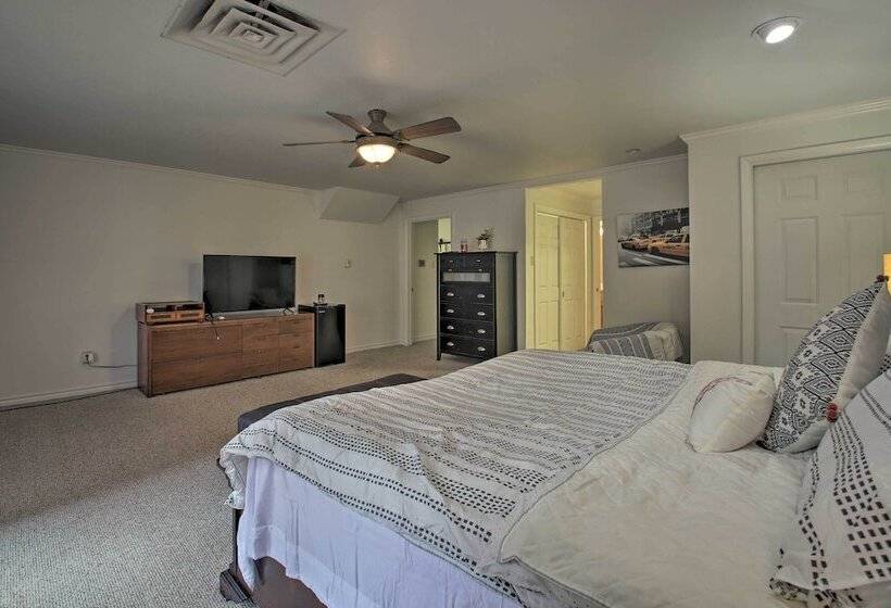 Expansive Hot Springs Retreat W/ Pool Near Casino!