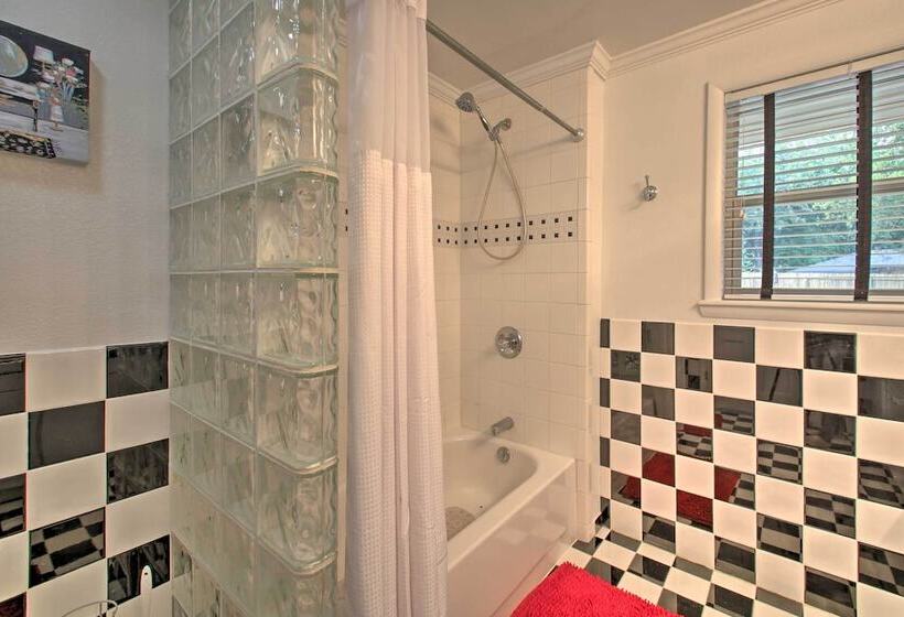 Expansive Hot Springs Retreat W/ Pool Near Casino!