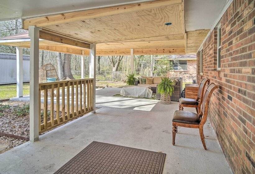 Family Friendly Baton Rouge Abode W/ Patio!
