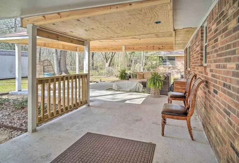 Family Friendly Baton Rouge Abode W/ Patio!