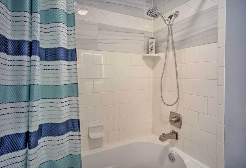 Family Friendly Baton Rouge Abode W/ Patio!