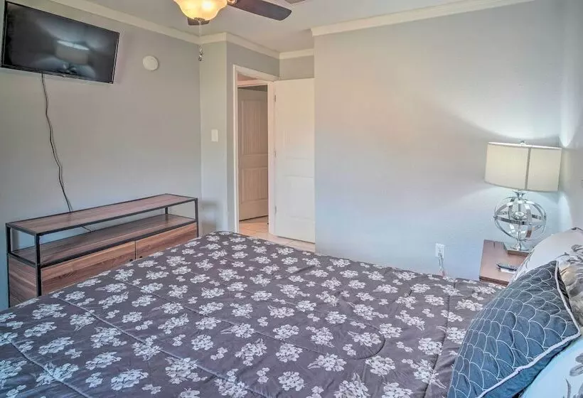 Family Friendly Baton Rouge Abode W/ Patio!