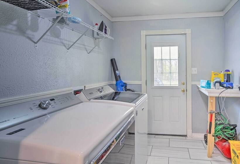 Family Friendly Baton Rouge Abode W/ Patio!