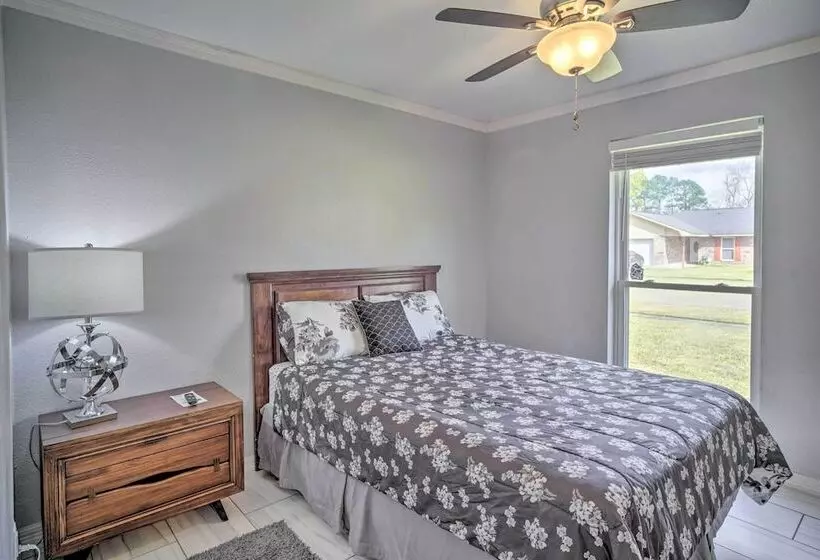 Family Friendly Baton Rouge Abode W/ Patio!