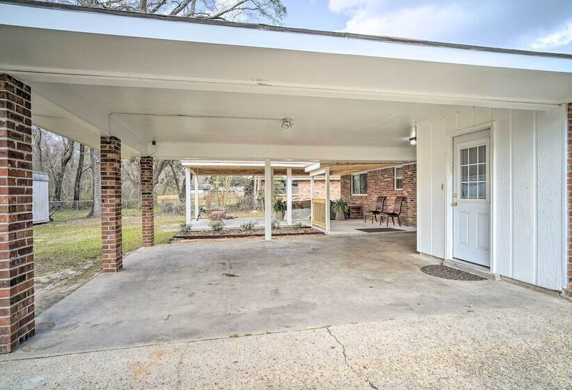 Family Friendly Baton Rouge Abode W/ Patio!