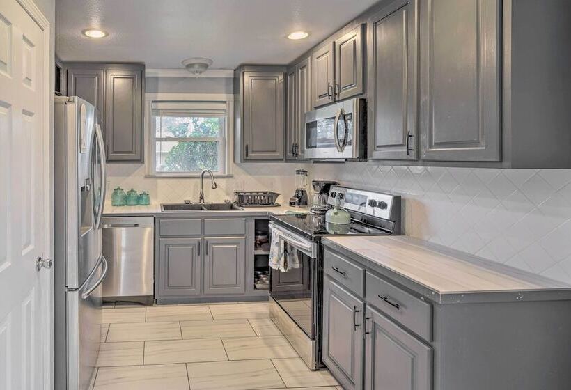 Family Friendly Baton Rouge Abode W/ Patio!