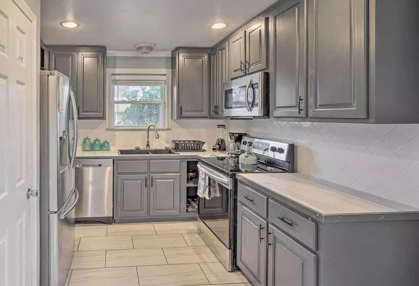 Family Friendly Baton Rouge Abode W/ Patio!