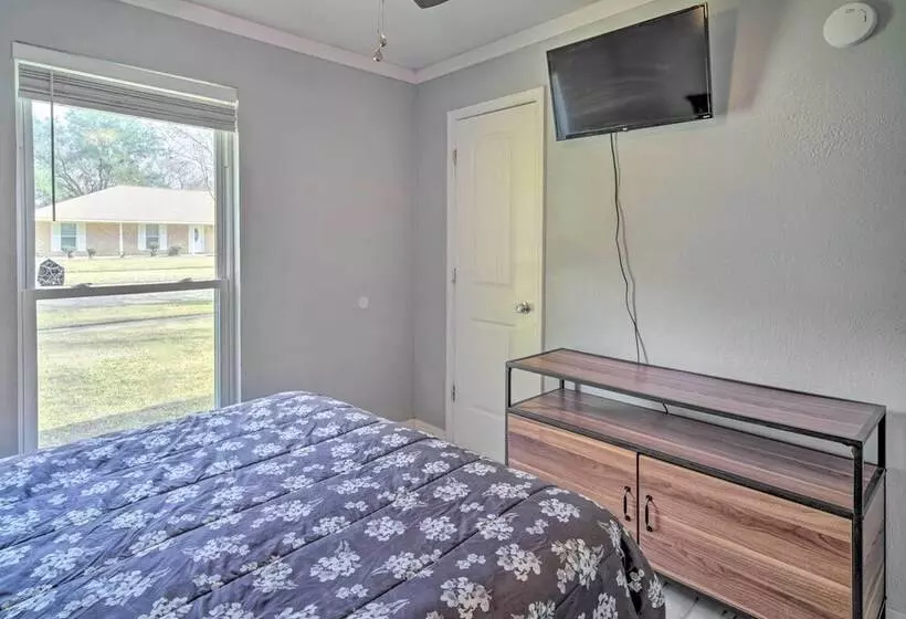 Family Friendly Baton Rouge Abode W/ Patio!