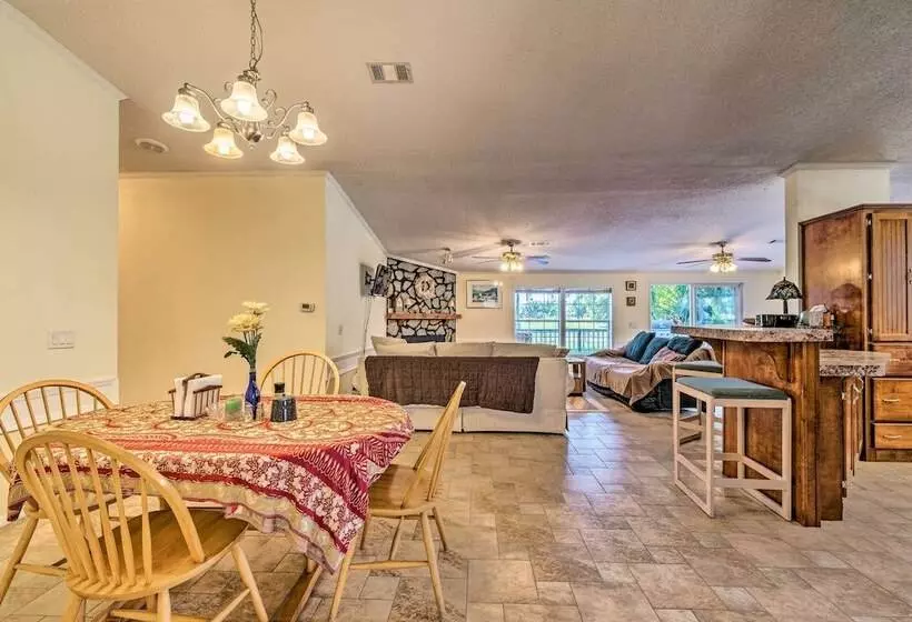 Family Friendly Home W/ Deck By Rainbow Springs!