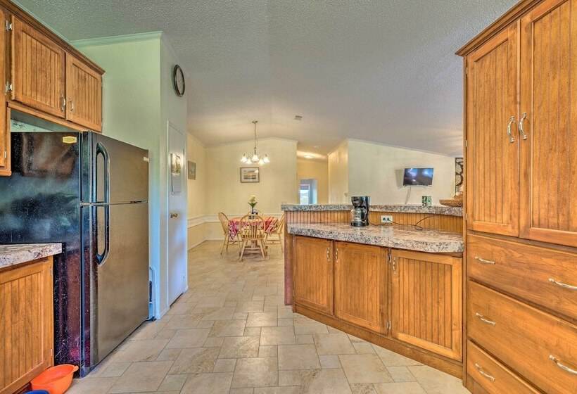 Family Friendly Home W/ Deck By Rainbow Springs!