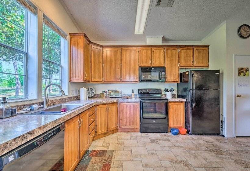 Family Friendly Home W/ Deck By Rainbow Springs!