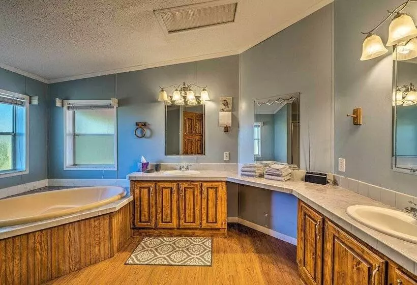 Family Friendly Home W/ Deck By Rainbow Springs!