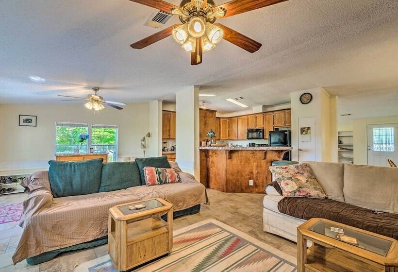Family Friendly Home W/ Deck By Rainbow Springs!