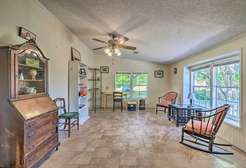 Family Friendly Home W/ Deck By Rainbow Springs!