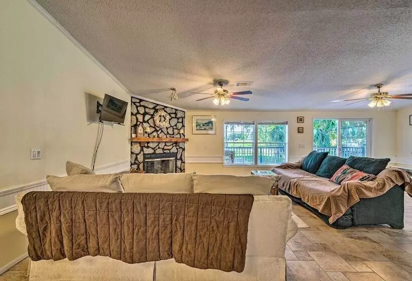 Family Friendly Home W/ Deck By Rainbow Springs!