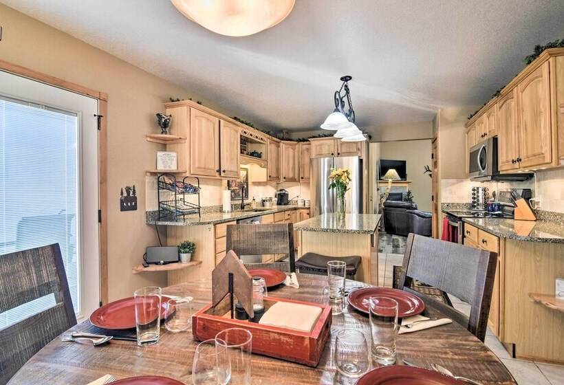 Family Friendly Home W/ Hot Tub: 1 Mi To Dtwn