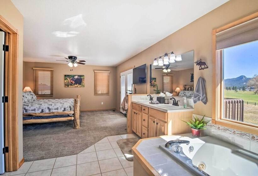 Family Friendly Home W/ Hot Tub: 1 Mi To Dtwn