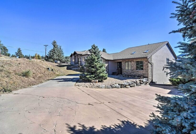 Family Friendly Home W/ Hot Tub: 1 Mi To Dtwn