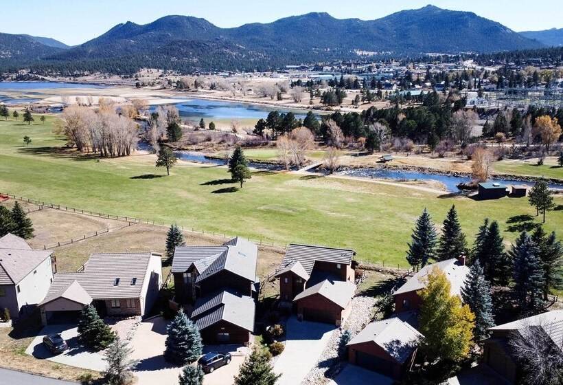 Family Friendly Home W/ Hot Tub: 1 Mi To Dtwn