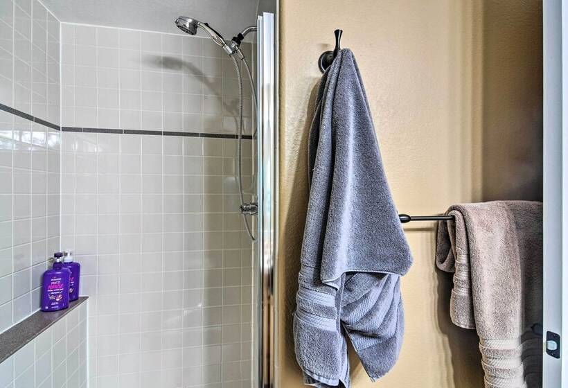 Family Friendly Home W/ Hot Tub: 1 Mi To Dtwn