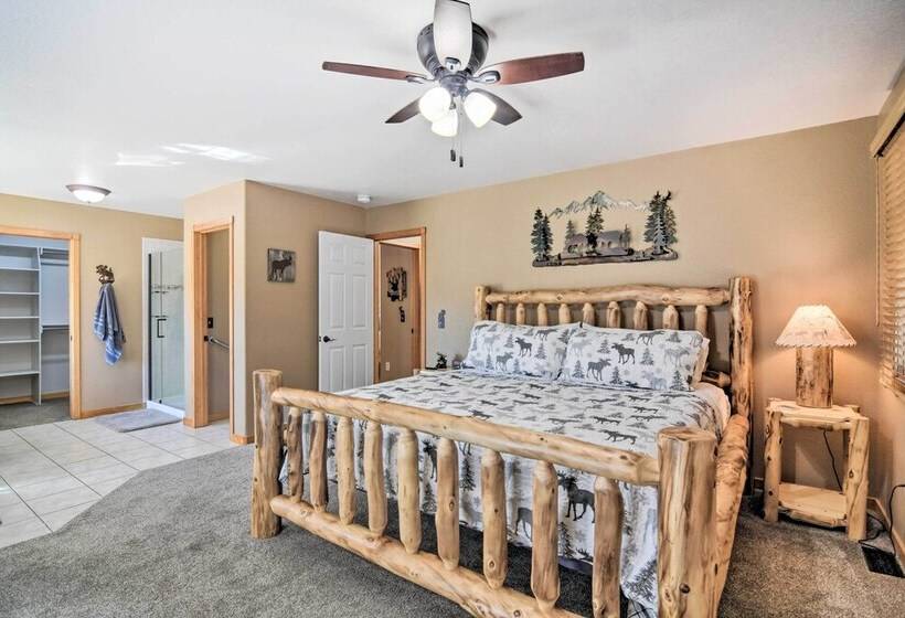 Family Friendly Home W/ Hot Tub: 1 Mi To Dtwn