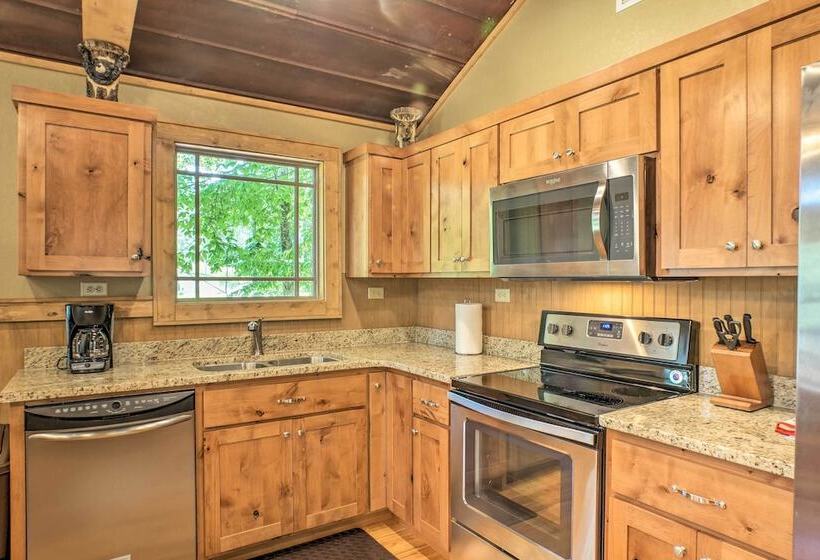 Guntersville Lake Cabin W/ 3 Fishing Ponds!