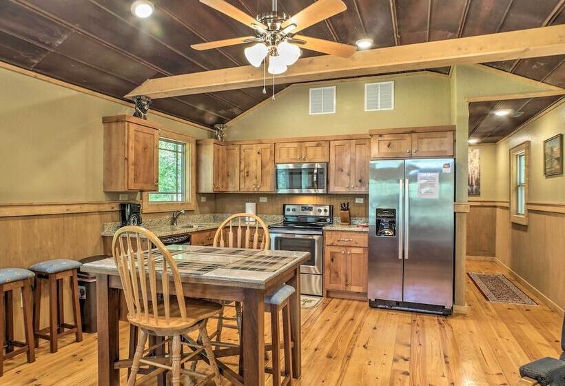 Guntersville Lake Cabin W/ 3 Fishing Ponds!