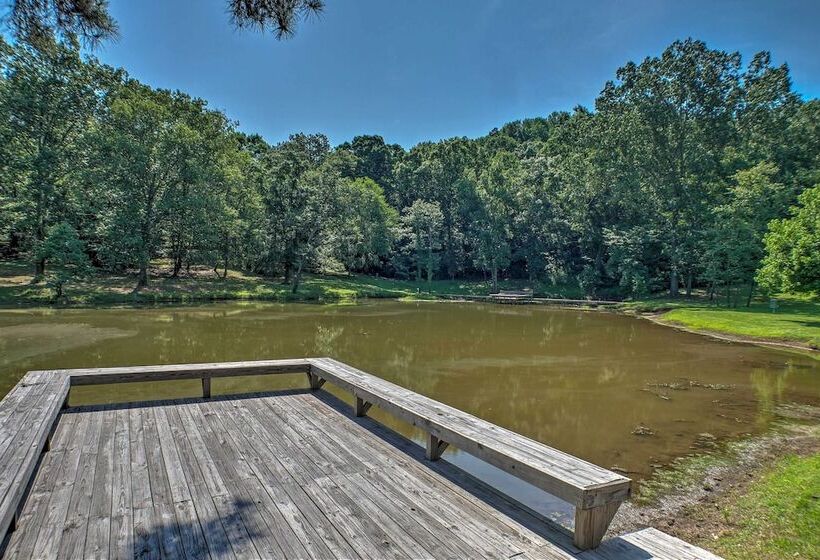 Guntersville Lake Cabin W/ 3 Fishing Ponds!